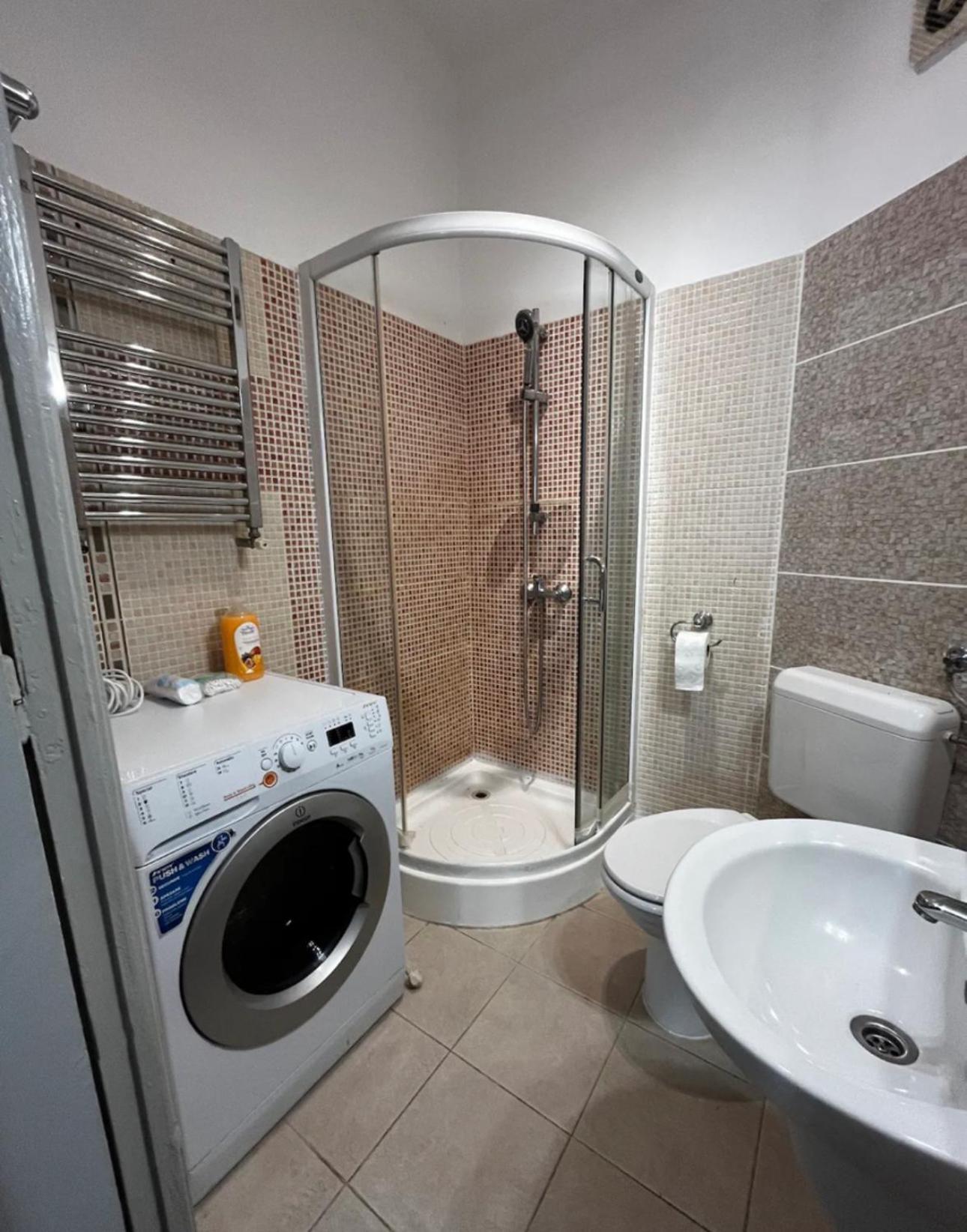 Lifestyle In The Center Apartment Bucharest Exterior photo